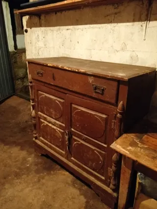 Armario antiguo de madera