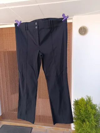 Elegante pantalón negro de vestir