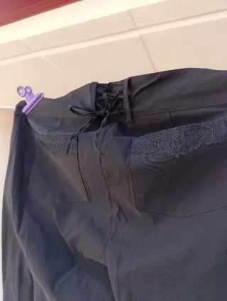 Elegante pantalón negro de vestir