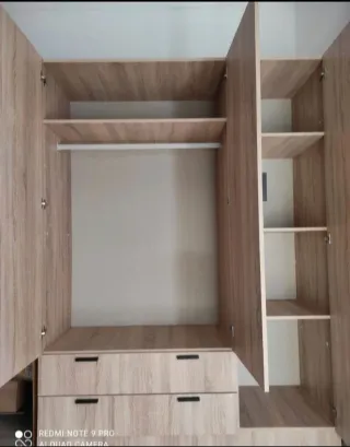 Armario blanco 3 puertas y 2 cajones