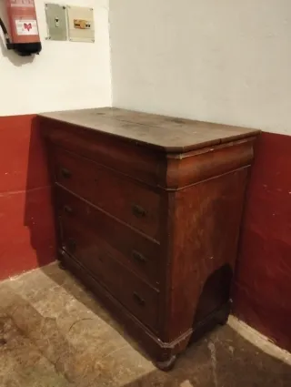 Armario antiguo de madera