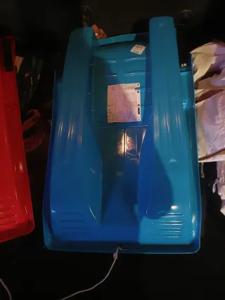 Trineos rojos y azules