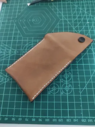 Cartera minimalista de cuero hecha a mano