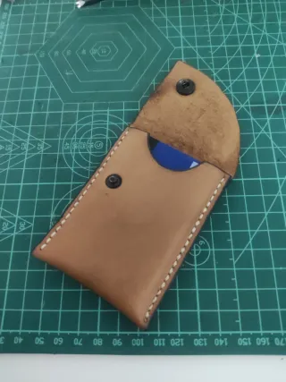 Cartera minimalista de cuero hecha a mano