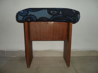 TABURETE DE MADERA TAPIZADO POR 8 EUROS