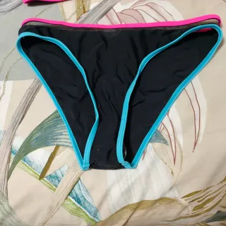 Bikini Temu Negro con Detalles Multicolor