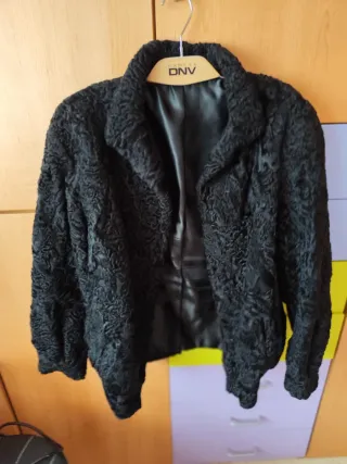 Abrigo de piel  astracán negro