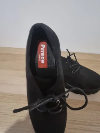 Zapatos de plataforma negros con cordones
