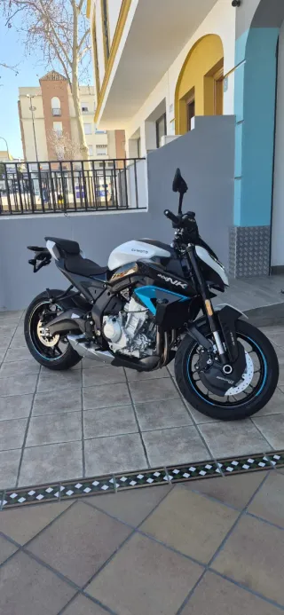 CFMOTO NK675 Naked Moto