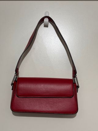 Bolso de hombro rojo