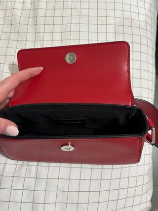 Bolso de hombro rojo