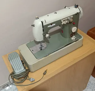 Máquina de coser Corona WM50