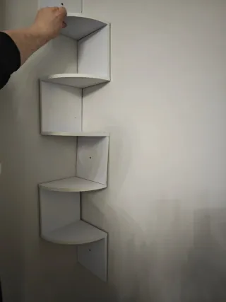 Estantería de esquina blanca