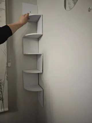 Estantería de esquina blanca