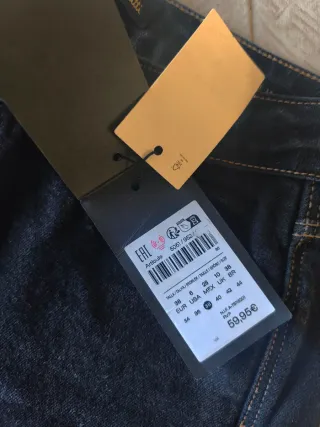 Pantalón vaquero con etiqueta de Massimo Dutti