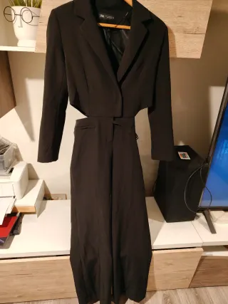 Mono tipo smoking asimétrico Zara