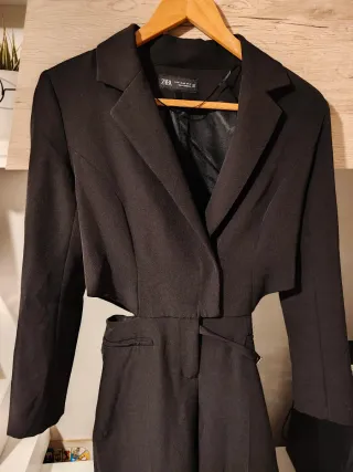 Mono tipo smoking asimétrico Zara