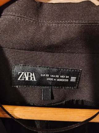 Mono tipo smoking asimétrico Zara