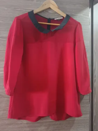 Blusa Bershka roja cuello bebé negro Talla L