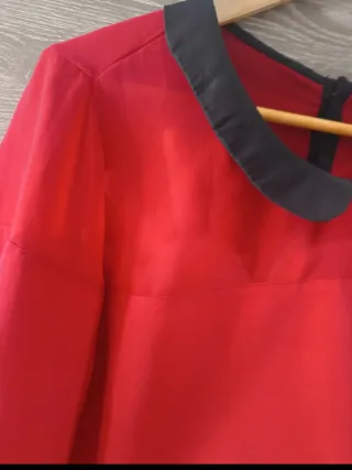 Blusa Bershka roja cuello bebé negro Talla L