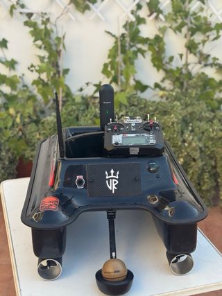 Barco Cebador V ROYAL + Sonda Deeper CHIRP