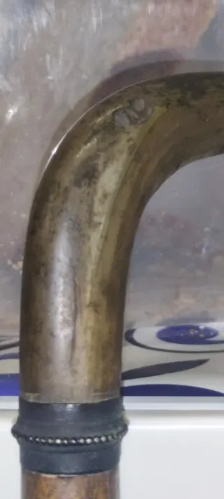 Bastón antiguo con mango curvo