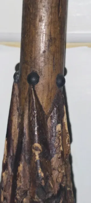 Bastón antiguo con mango curvo