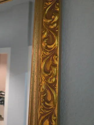 Espejo Dorado con Marco Tallado