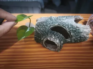 Decoración Acuario Tronco Hueco y Planta