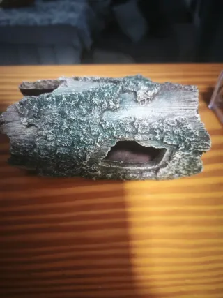 Decoración Acuario Tronco Hueco y Planta