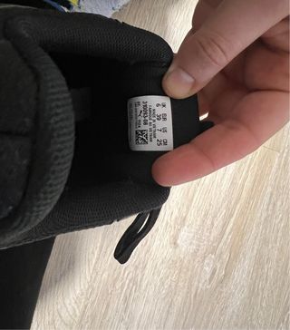 Zapatillas Puma Negras y Doradas