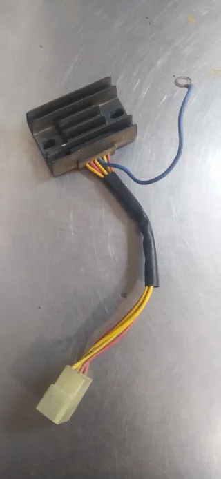 Regulador Corriente Aprilia RS 250