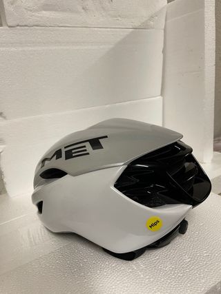 Casco MET Manta Mips