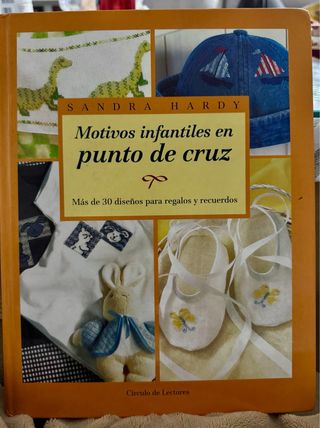 Lote bordado punto de cruz en muy buen estado.