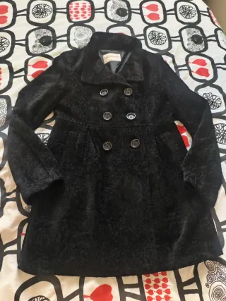 Abrigo negro estampado