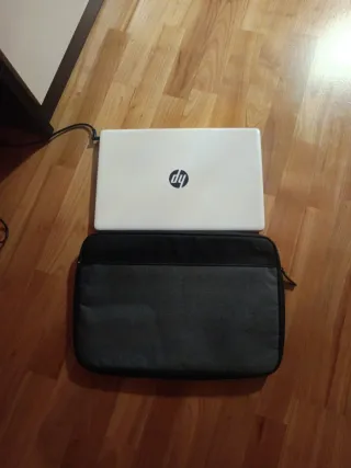 HP Ordenador Portátil Blanco