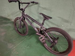 Bicicleta BMX gris