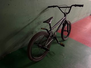 Bicicleta BMX gris