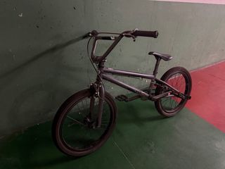 Bicicleta BMX gris