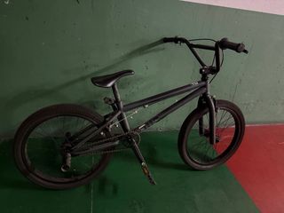 Bicicleta BMX gris