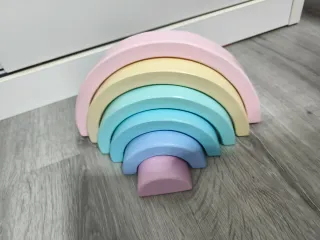 Arcoíris madera Montessori pastel