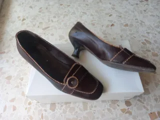 Zapatos de tacón marrones talla 36