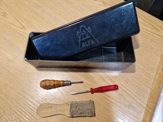 Caja herramientas máquina coser Alfa