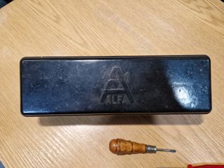 Caja herramientas máquina coser Alfa