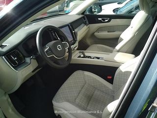 VOLVO XC60 2.0 T6 AWD Recharge Core Auto