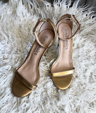 Sandalias de tacón doradas