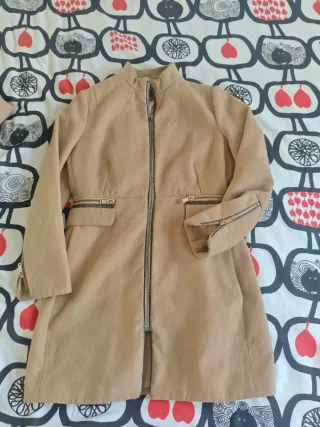 Abrigo Stradivarius Camel Talla M