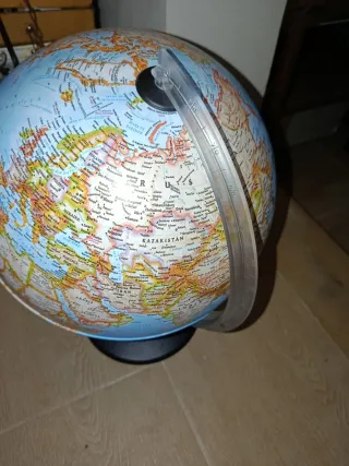 Mappamondo illuminato