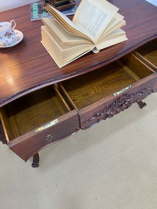 Antigua mesa escritorio de caoba estilo Luis XV