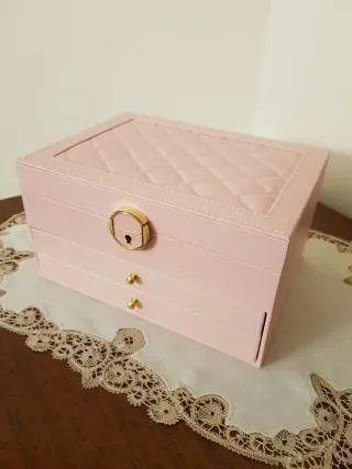 Portagioie rosa con 2 cassetti